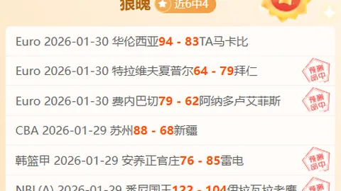木兰足球训练抬头观察技艺出众，表现颇佳。