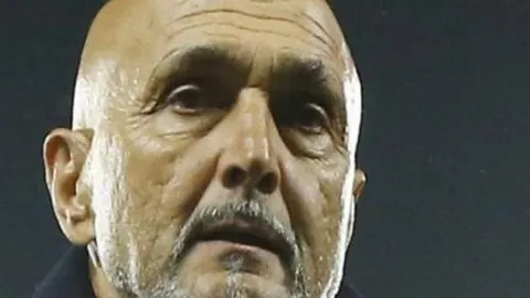 东契奇湖人生涯30+得分次数追平拉塞尔，队史第25位